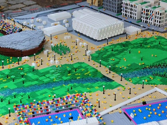 Artistas recriam Parque Olímpico de Londres com 250 mil peças de LEGO (vídeo)