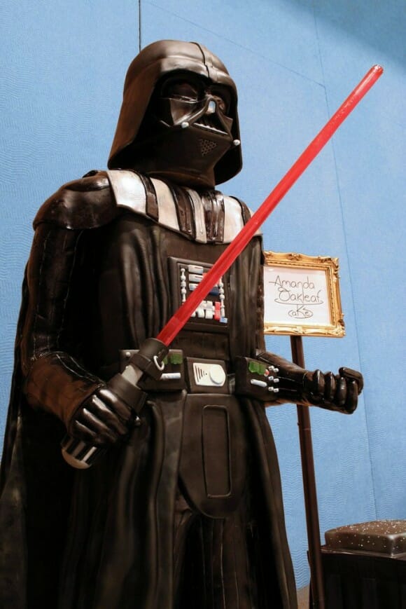 Bolo Darth Vader em escala real - Venha para o lado negro da dieta!