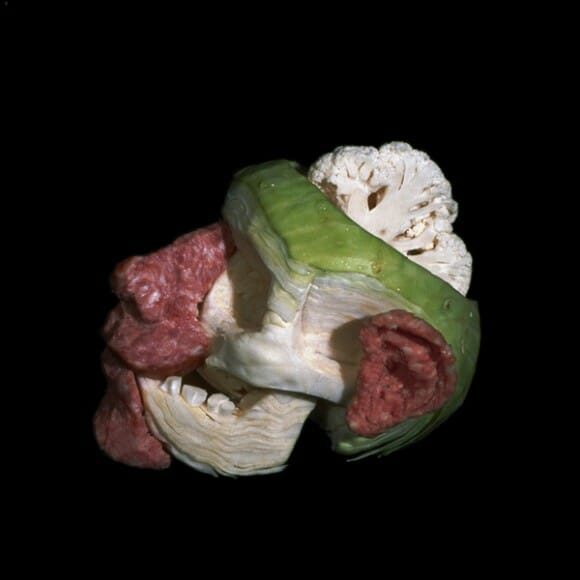 Esculturas de partes do corpo humano feitas com comida