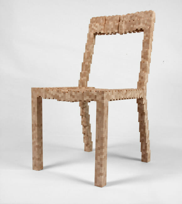 Pixel Chair - A cadeira formada por muitos "pixels" de madeira