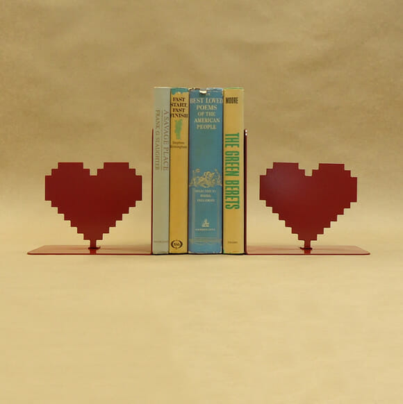 Porta-livros coração 8-Bits