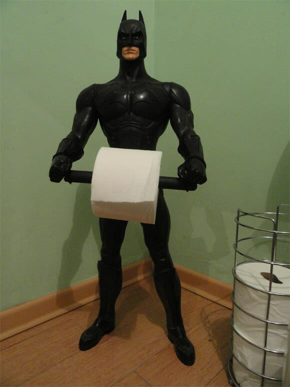 Batman: O Cavaleiro das Trevas Ressurge para segurar seu papel higiênico!