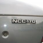 Emblemas em relevo personalizam seu carro com nomes de naves e veículos de filmes