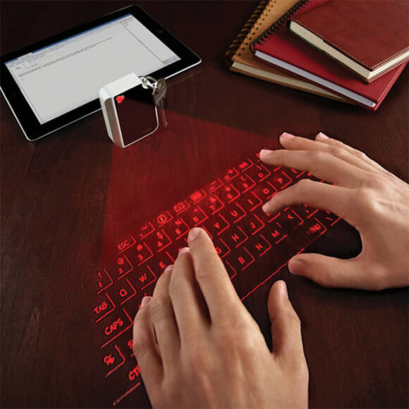 Mini teclado virtual a laser é perfeito para os que não gostam dos teclados de smartphones