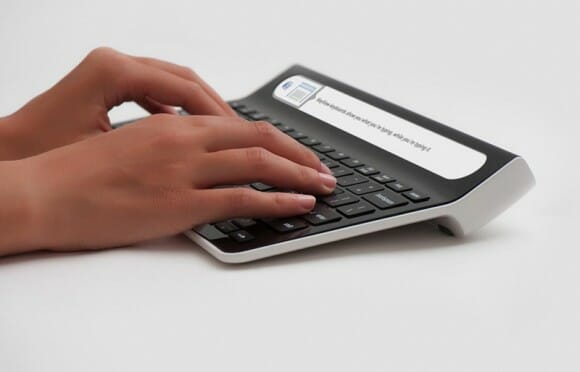 Smartype Keyboard - Um teclado com display feito para os que digitam olhando para as teclas