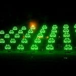 Green Invaders - Space Invaders verdes luminosos invadem cidades