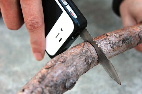Capa criativa transforma seu iPhone em um canivete suíço