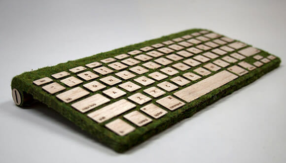 Designer cria teclado de grama e madeira que parece que brotou do jardim