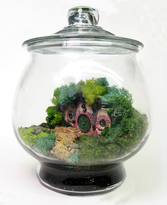 Isso é muito legal do dia: Terrário com miniatura de casa de Hobbit