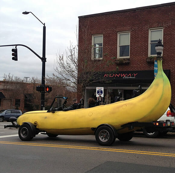 Big Banana Car: Carro banana faz sucesso por onde passa