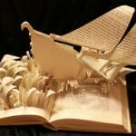Artista cria esculturas em livros baseadas nas histórias contidas neles