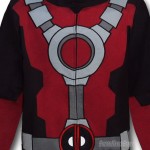 Blusa do Deadpool tem capuz que parece máscara do personagem
