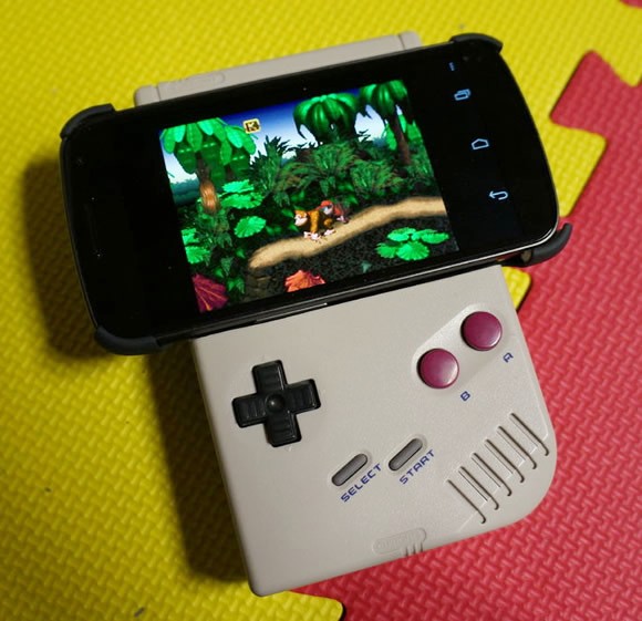 Acessório em forma de Game Boy para smartphones Android permite jogar de forma clássica