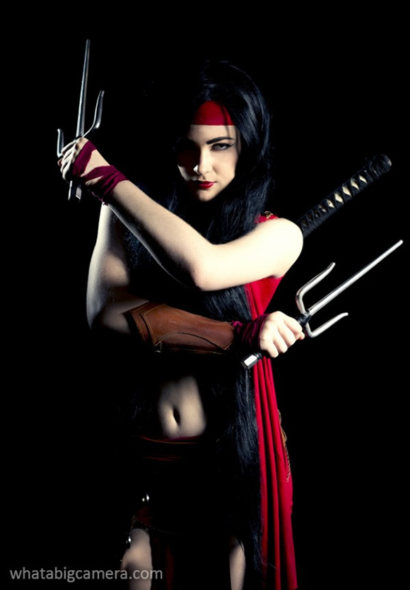 Cosplay da personagem Elektra da Marvel