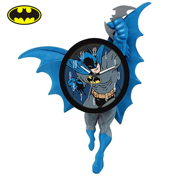 Santo Relógio Batman - Relógio de parede do super-herói tem braços e pernas que se movimentam