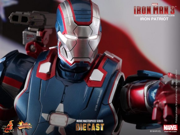 Novo action figure Iron Man Patriot da Hot Toys tem LEDs que se acendem e detalhes impecáveis
