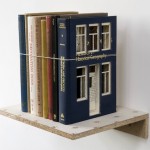 Artista esculpe livros e os transforma em miniaturas de edifícios