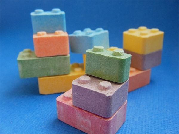 Balas em forma de blocos de Lego para montar, desmontar e devorar!
