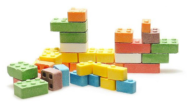 Balas em forma de blocos de Lego para montar, desmontar e devorar!