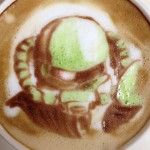 Você precisa ver isso do dia: Cappuccinos decorados com temas geeks e coloridos