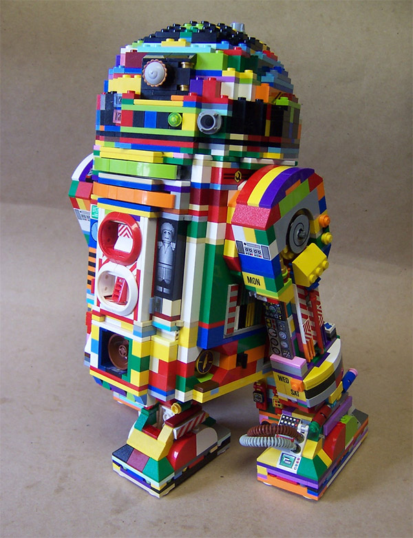 Isso é legal do dia: R2-D2 ultra colorido feito com peças de Lego!