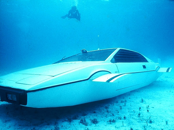 james-bond-lotus-esprit-submarino-carro