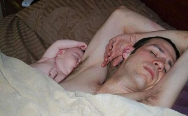 Tal pai tal filho! Fotos mostram filhos imitando seus pais e pais imitando seus filhos