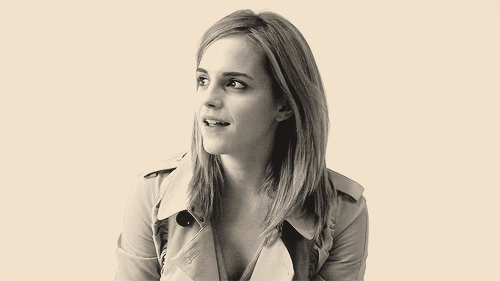 16 Gifs da Emma Watson pra vocês