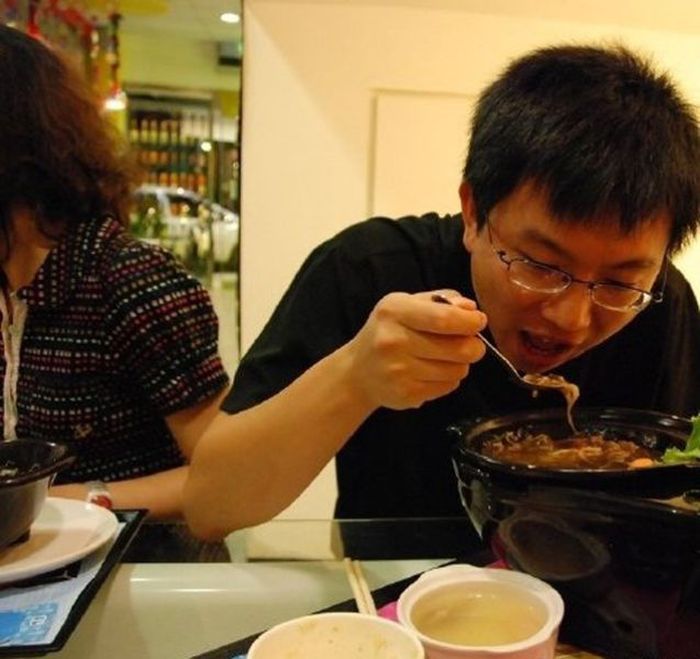 Com vocês, 38 imagens do restaurante chinês que imita um banheiro!