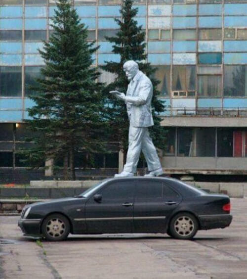 24 Fotos engraçadas tiradas com estátuas