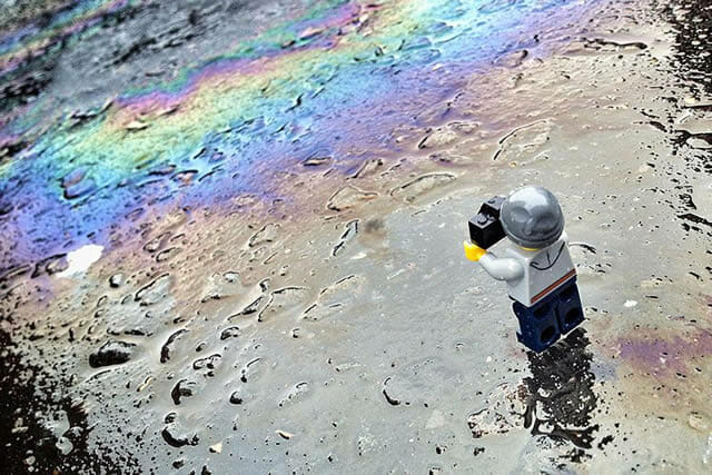 21 Fotos incríveis de um pequeno boneco de Lego fotógrafo