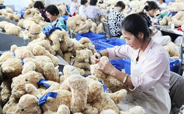 25 Fotos curiosas revelam o dia a dia dos trabalhadores de fábricas de brinquedos chinesas