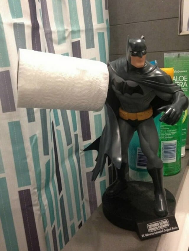 26 Suportes para papel higiênico engraçados para ter no seu banheiro