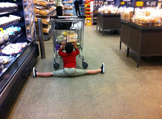 21 Imagens que provam que ir às compras com crianças não é uma boa ideia