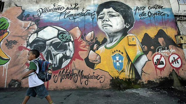 Grafites anti-Copa do Mundo nas ruas do país demonstram a insatisfação dos brasileiros