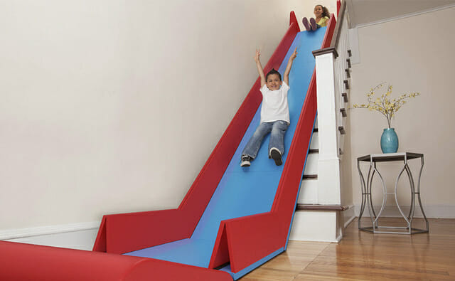 SlideRider transforma a escada de sua casa em um escorregador!