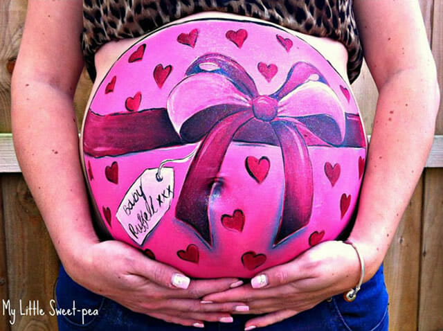 Artista faz desenhos incríveis em barrigas de grávidas