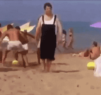25 GIFs engraçados de pessoas que se deram mal na praia