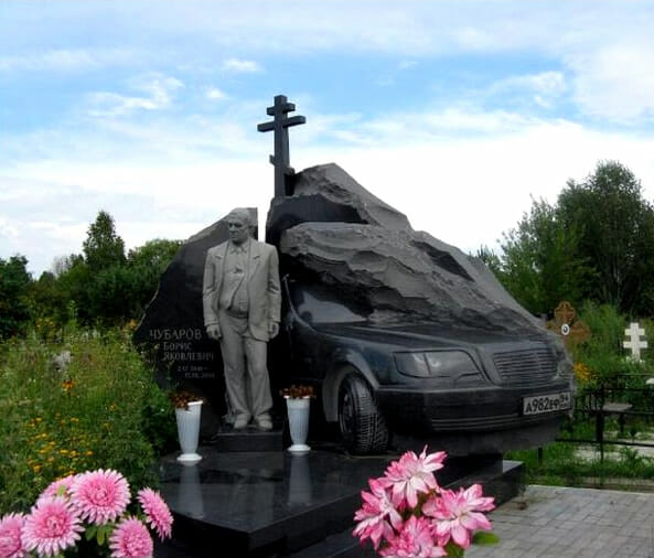 33 Lápides de cemitérios russos que provam que a Rússia é realmente um lugar estranho