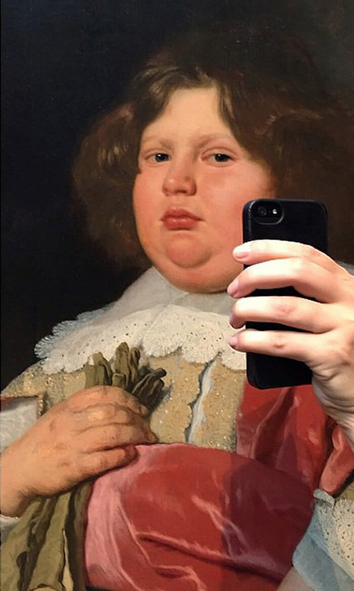 Mulher "empresta sua mão" e faz retratos históricos virarem selfies