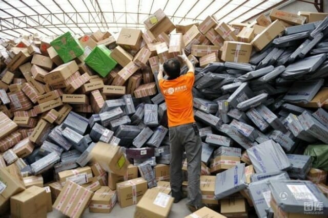 Mar de Pacotes: 22 Imagens dos armazéns do serviço postal da China, os mais volumosos do mundo