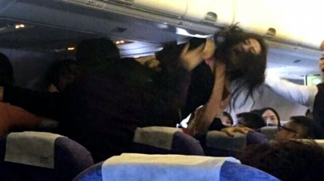 Briga entre mulheres durante um voo quase provoca pouso de emergência na China