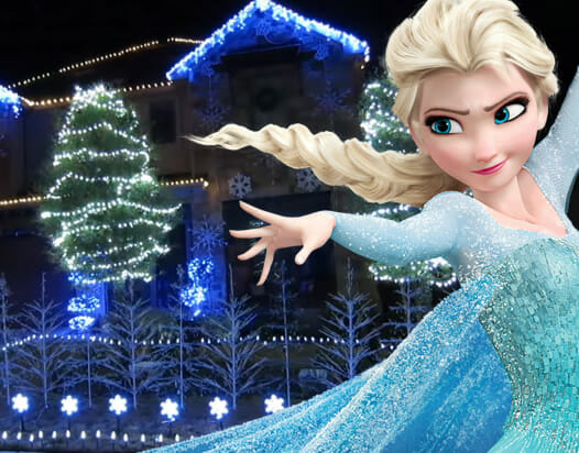 Família cria decoração fantástica em casa com luzes ao som de 'Let it Go' do filme Frozen