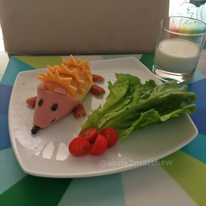 Mãe faz histórias criativas com hotdogs para o café da manhã de seus filhos (10 Fotos)