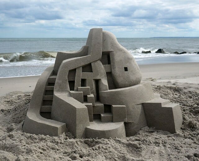 Conheça os fantásticos castelos de areia futuristas de Calvin Seibert