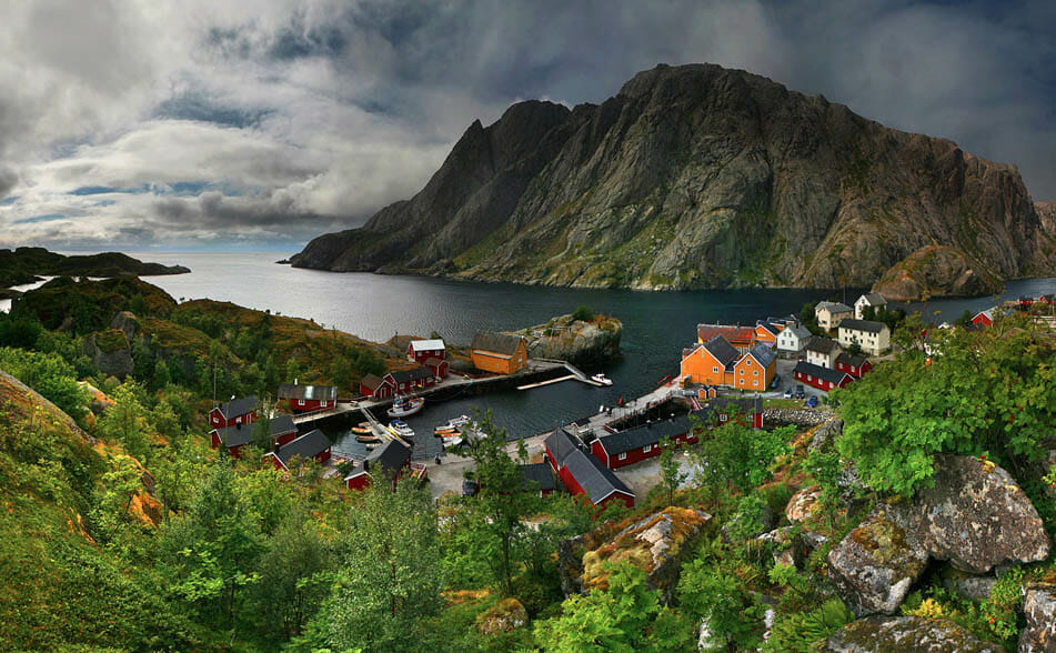 Pequena vila de pescadores, norte da Noruega