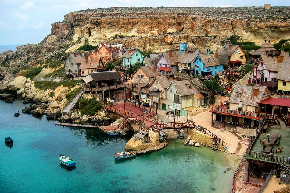 Vilarejo em  Anchor Bay, Malta