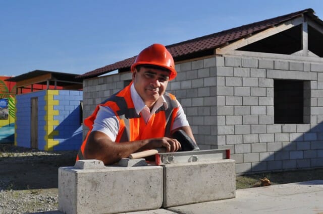 Empresa inventa bloco de construção montável como LEGO a partir de restos de demolições