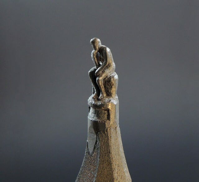 12 Mini-esculturas incríveis esculpidas na ponta de lápis por um artista bósnio