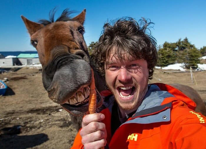 Conheça o fotógrafo que ficou famoso no Instagram por tirar selfies incríveis com animais